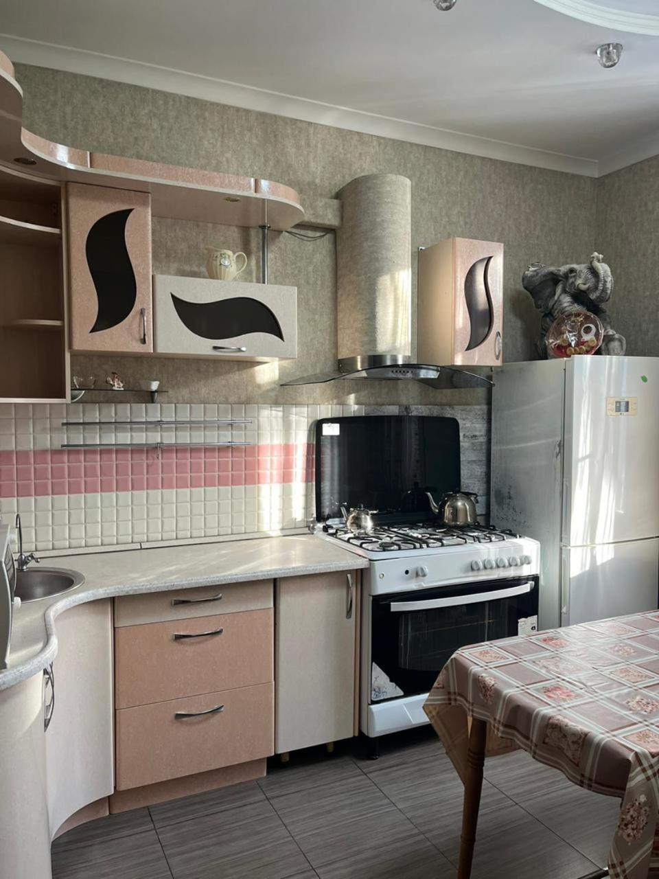 Apartments On Mustafa Ozturk Ałma Ata Pokój zdjęcie